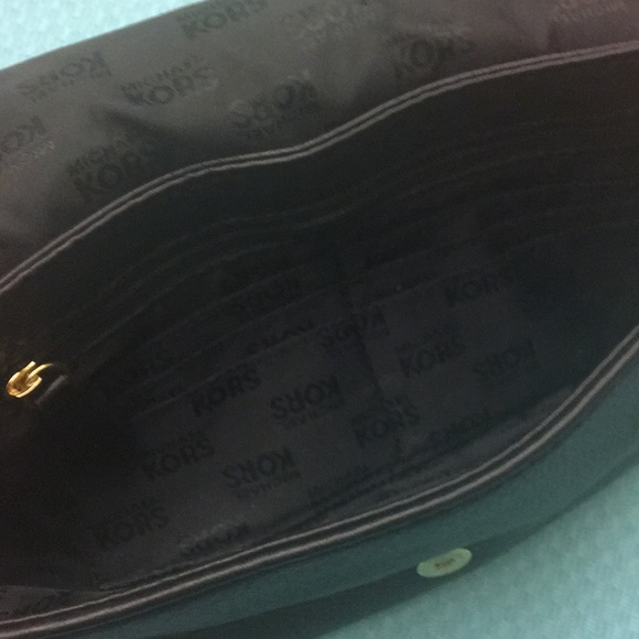 Micheal Kors black shoulder clutch. - Picture 4 of 4